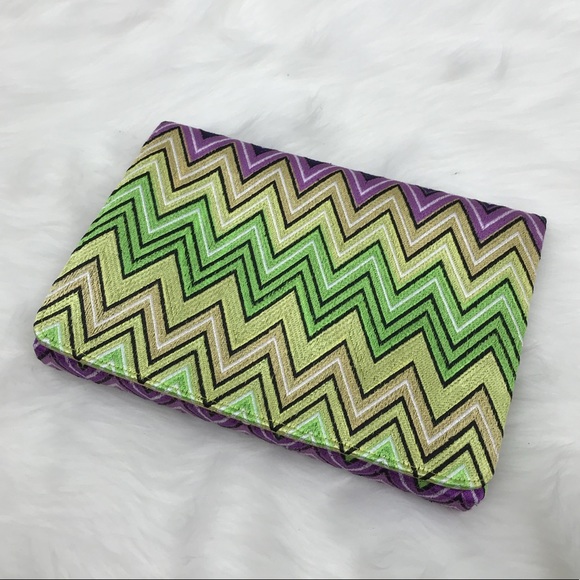 Shiraleah Handbags - NEW Shiraleah Multi-Color Chevron Print Clutch NWT